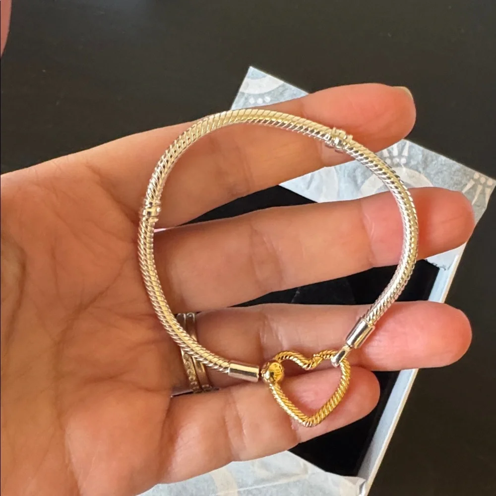 Pandora Moments Heart Closure Snake Chain Bracelet - Picture 4 of 5
